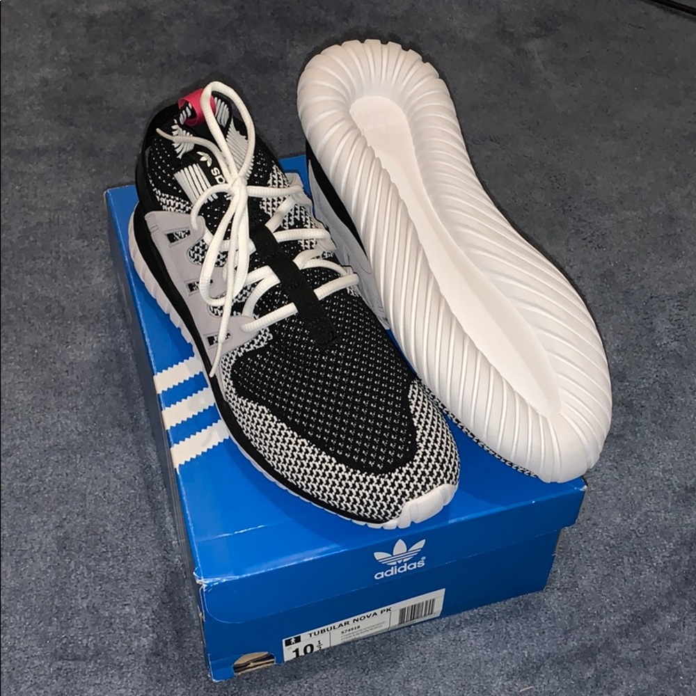 NWT ADIDAS TUBULAR NOVA PK